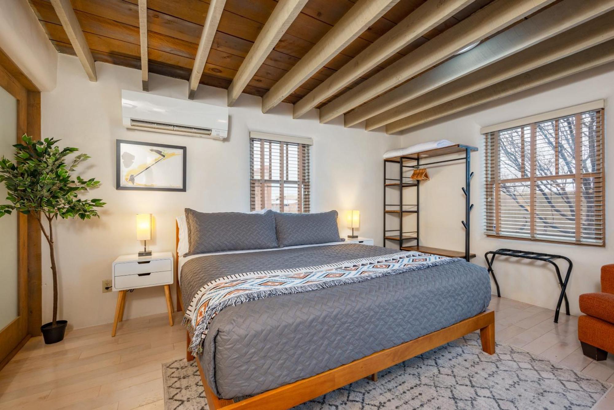 Hébergement de vacances Casa Saint Francis- King Bed-patio & Fire Pit -2br *