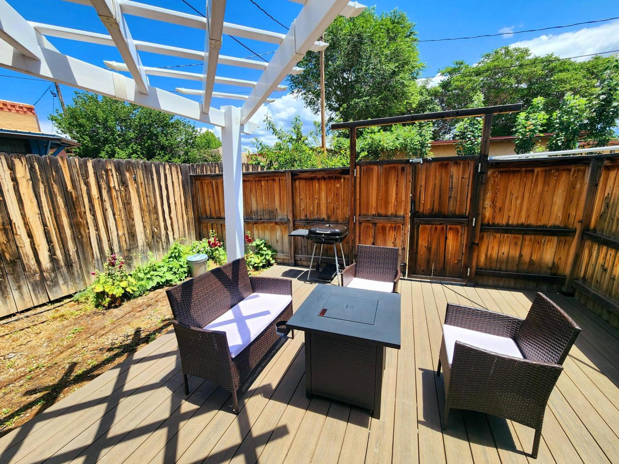 Casa Saint Francis- King Bed-patio & Fire Pit -2br Santa Fé